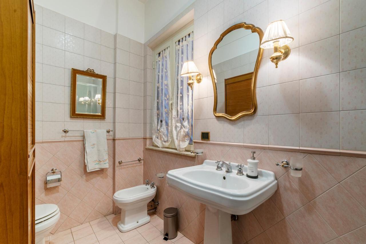 Monteverde Roomy Apartment Sun And Flowers ローマ エクステリア 写真